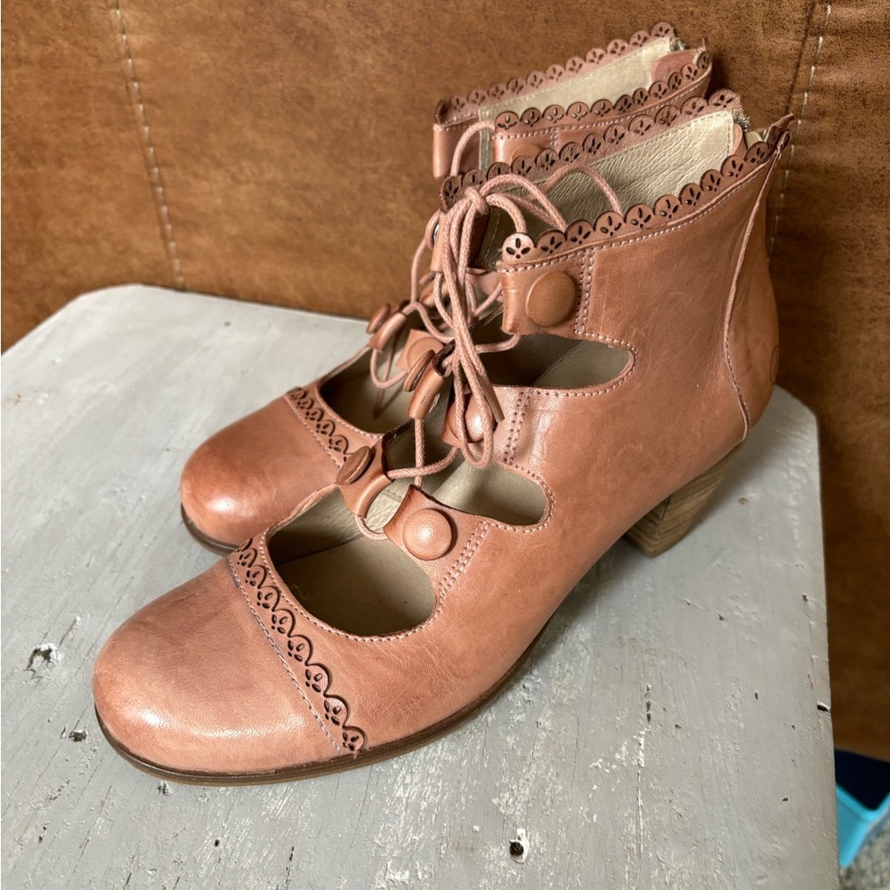 CASTA | Apolina heeled leather sandal | 39